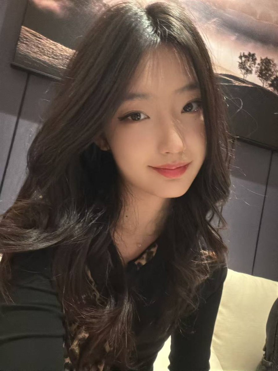cbzgby's tweet photo. 🔥GoodPlay俱乐部来自四川成都的超绝身材女大！19 163 103 A！ 本科在读，反差尤其床上说话很骚，口活好，梨形动漫反差身材。社交圈子干净，会一点英语日语，酒量不错 喜欢的不要错过 速来纯白匹配💗！

✈️TG频道： https://t.co/Z41aTjF6l3
TG自���机器人： https://t.co/iwCvROKKqU https://t.co/gU6oD4O7M9