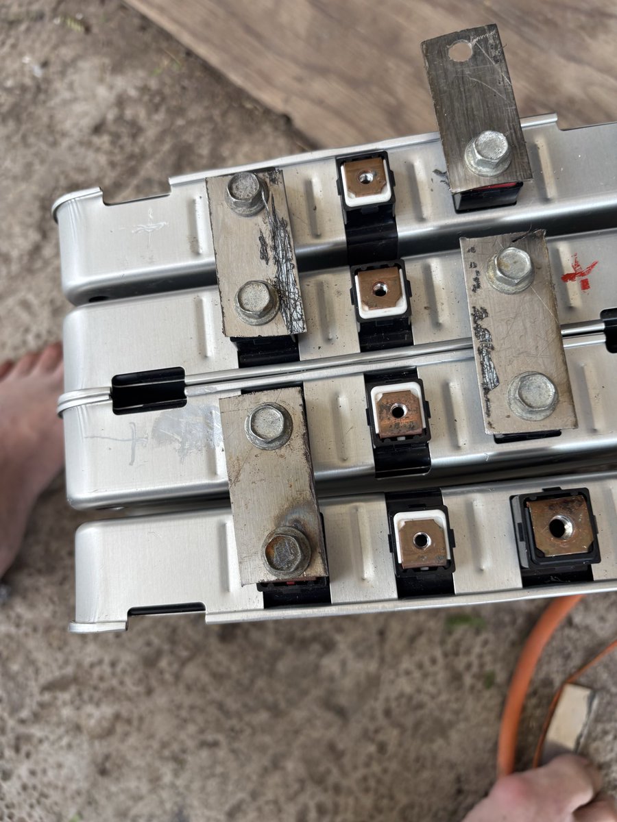 klean24053's tweet photo. Working in energy systems
I will have 3/4 systems. STORAGE
Lead acid 12v
nickel, hydrate storage (E CAR)24 v
and lithium storage (E CAR)24v
For charging, I will have solar
Wind
Bismuth
Conventional generator https://t.co/5PQHNpgaEK