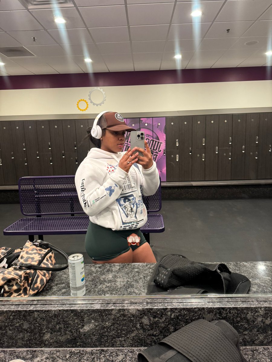 Angela Bassett tweet media