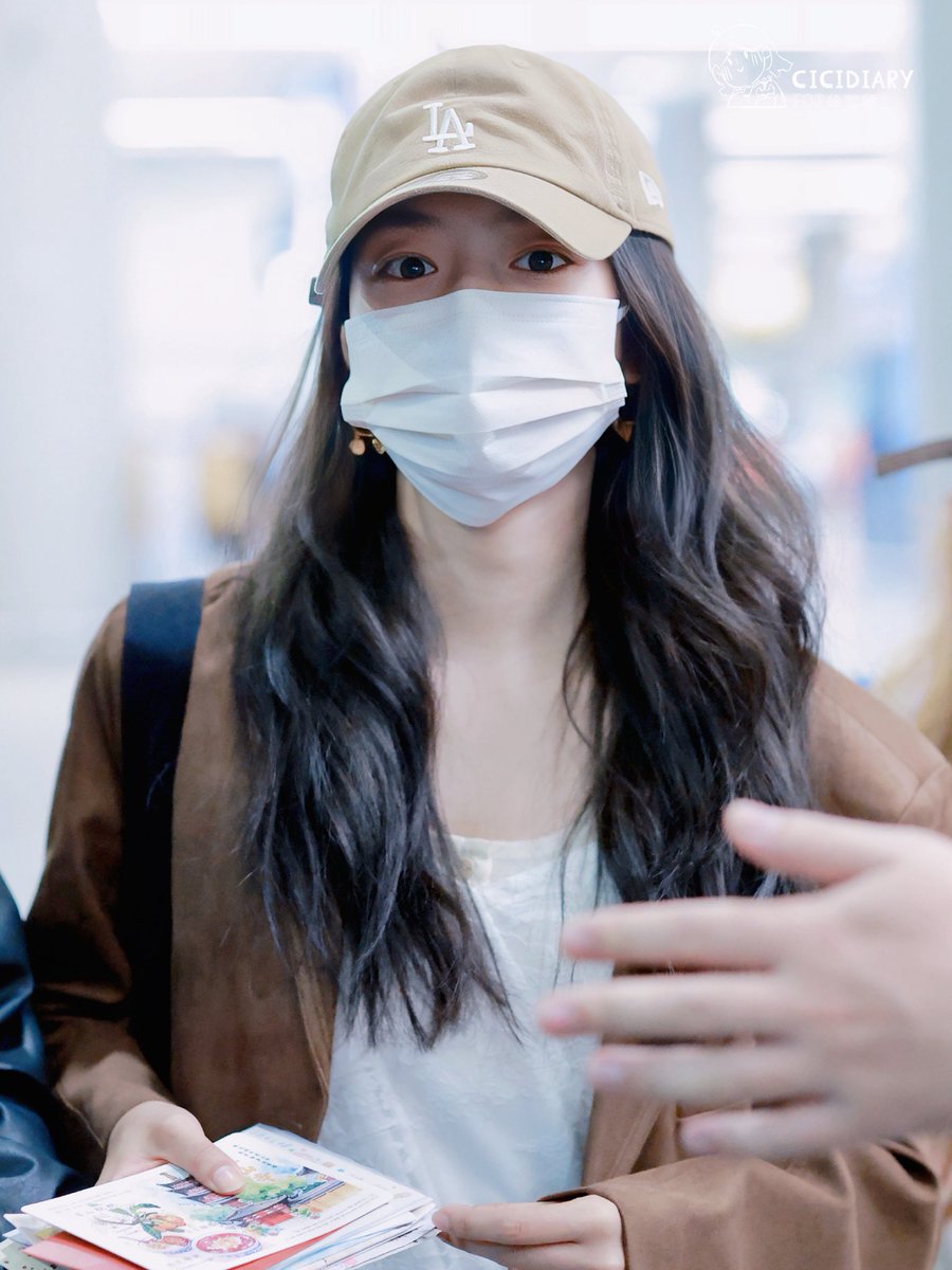 📸 260324 Shanghai Arrival 🛬 cr: CiciDiary #徐若晗 #XURUOHAN