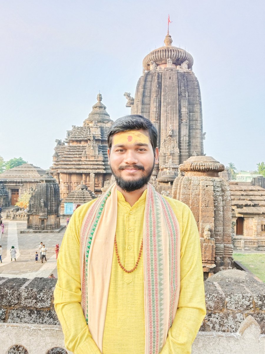 ଆଜିର ଏହି ଦିନରେ ମୋର ଜନ୍ମଦିନ ଅବସରରେ ପ୍ରଭୁ ଶ୍ରୀ ଲିଙ୍ଗରାଜଙ୍କ ଚରଣରେ ନମ୍ର ପ୍ରାର୍ଥନା କରିଛି। ଜୀବନର ପ୍ରତ୍ୟେକ ପଦକ୍ଷେପରେ ସତ୍ୟ, ନ୍ୟାୟ ଓ ସେବାର ପଥରେ ଶାନ୍ତ ଭାବେ ଚାଲିବା ପାଇଁ ଆଶୀର୍ବାଦ ଭିକ୍ଷା କରିଛି। 🙏