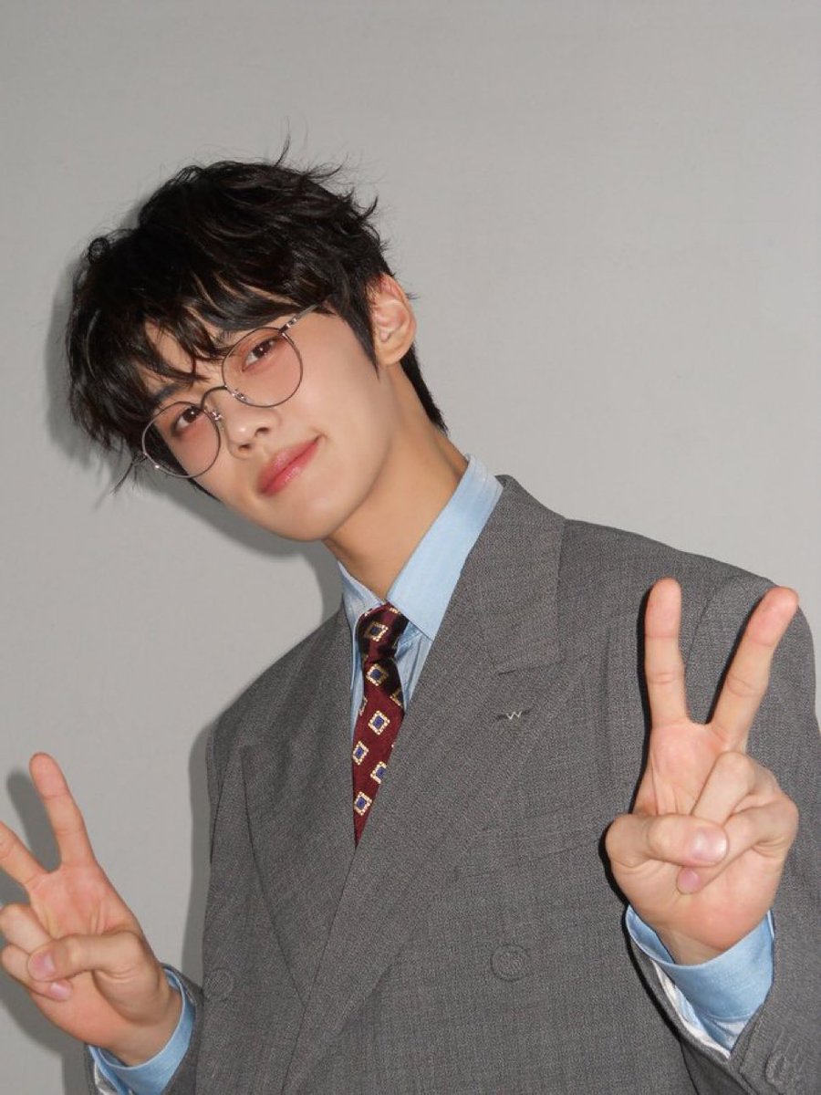 AND2BLE GYUVIN 앤더블 규빈 tweet media