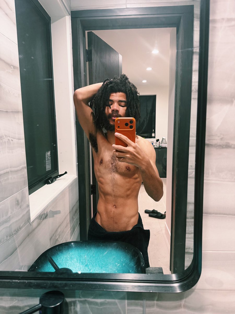 Robbyswildin's tweet photo. been working out hella 🤞🏽 https://t.co/d5Q5A0Enk5