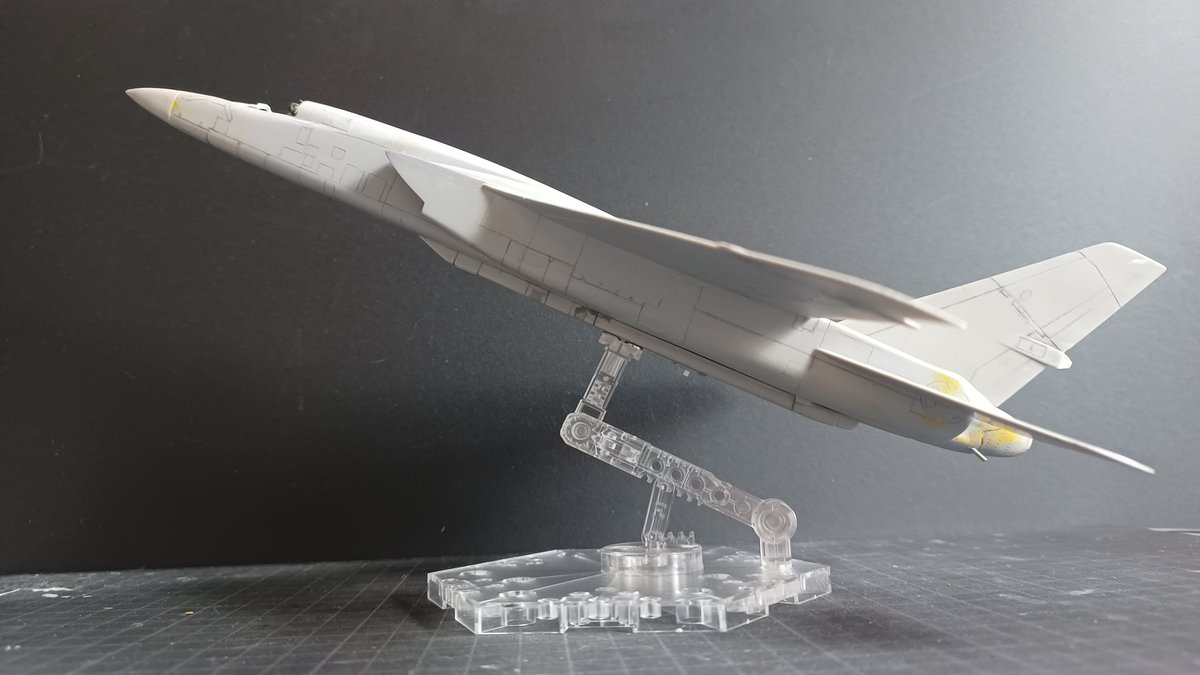 ハセガワ 1/72 RA-5C
今回は飛行姿勢なのでスタンドが必要。模型屋さんを彷徨いバンダイのアクションベースを調達しました。連結部にネオジムを仕込んであります。
