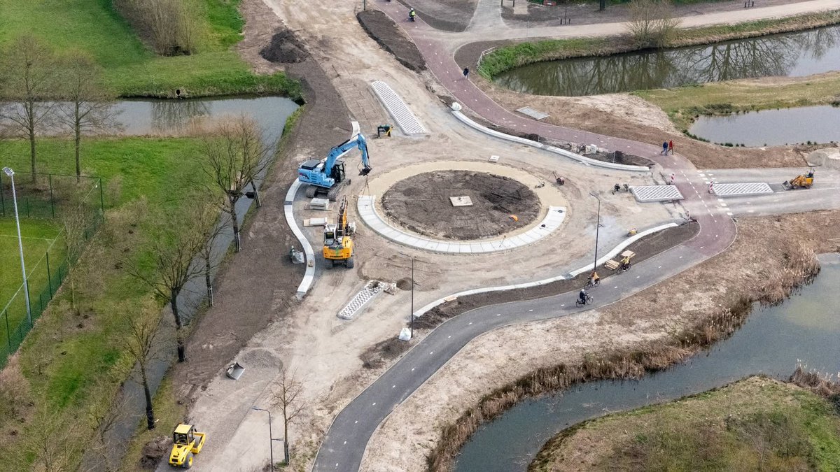 Via drone !! Realiseren van rotonde in #Empel ! Binnenkort nog sneller naar <a href="/McDonalds/">McDonald's</a> 😊😅