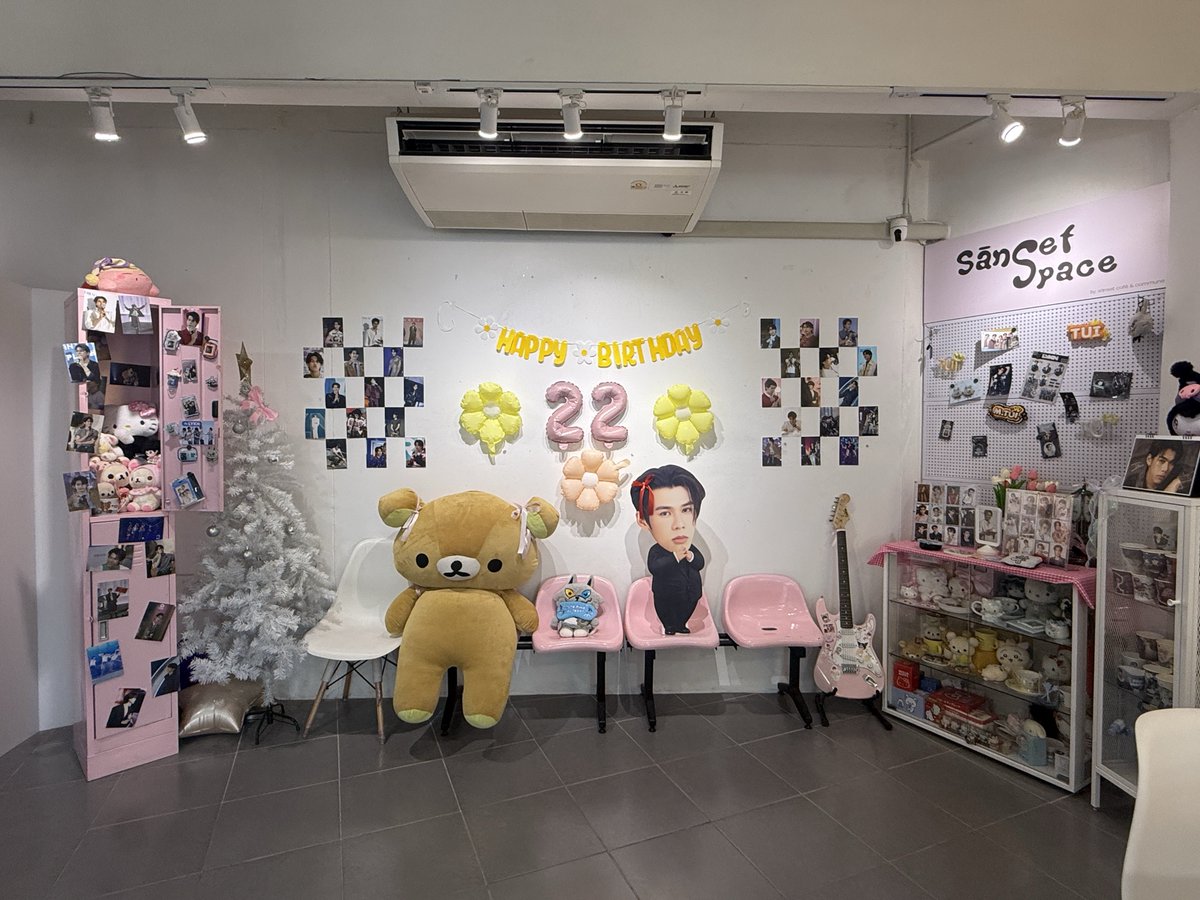 minicat01's tweet photo. 𓂃ෆ˚ Tui Chayatorn Birthday Cafe ᢉ𐭩
วันสุดท้าย แวะมาถ่ายรูปกันเยอะๆน้าาา
ตั้งใจทำมากๆๆๆ 💗 มีมุมถ่ายรูปเตมไปหมด
Cafe open 11:30 - 17:00 🫶🏻
𑣲 @TuiChayatorn ᢉ𐭩
#Tui22InPerfectBeat
#LYKN #TuiChayatorn https://t.co/2FnpB31OEx