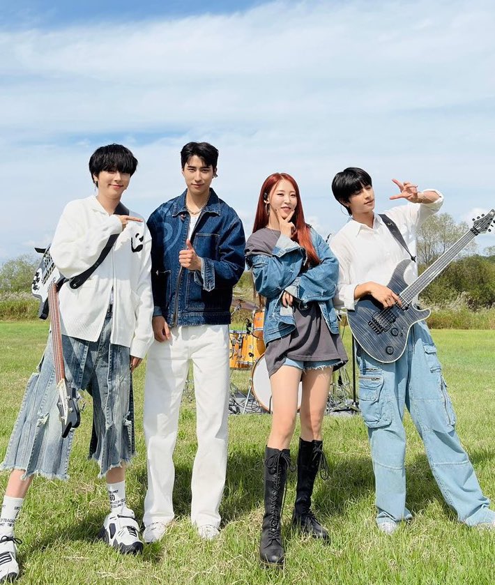 Lía ✨ tweet media