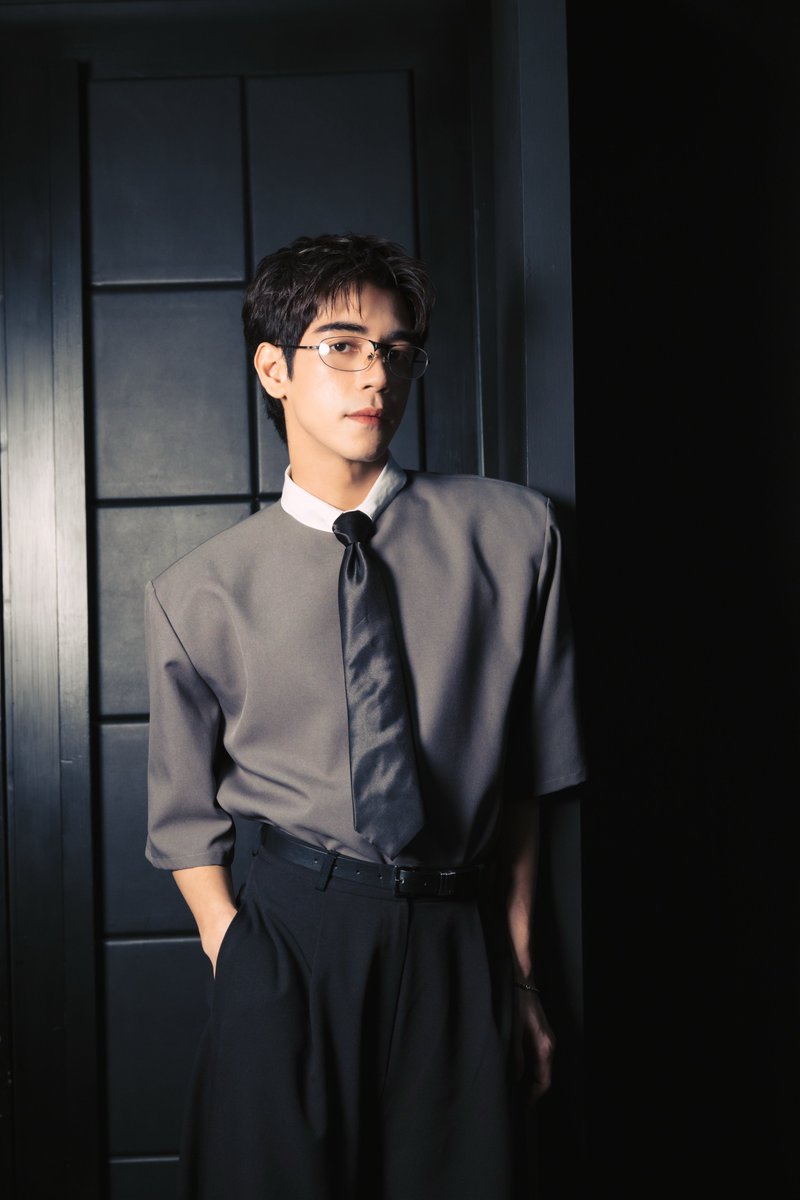 LOOKEPEEP tweet media