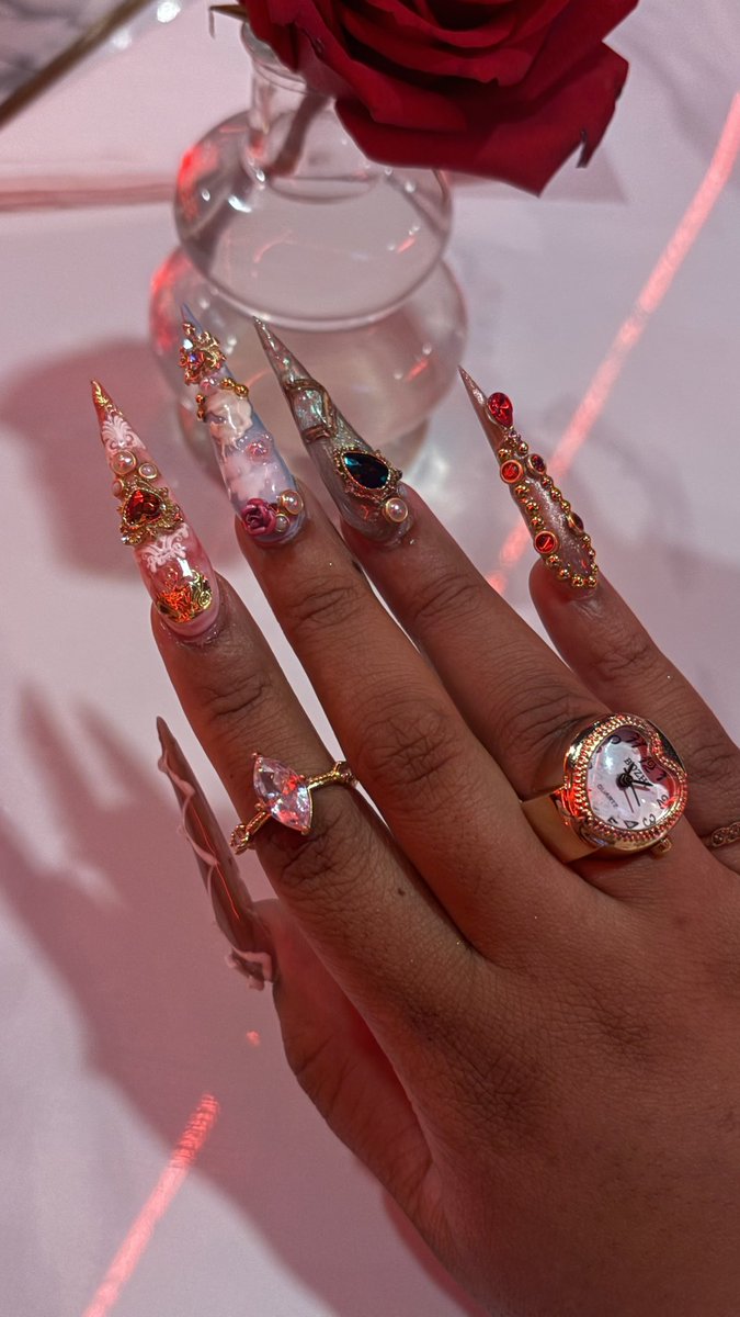 __dkctv's tweet photo. The nail tech, the nails https://t.co/Kz1oEtzdzi