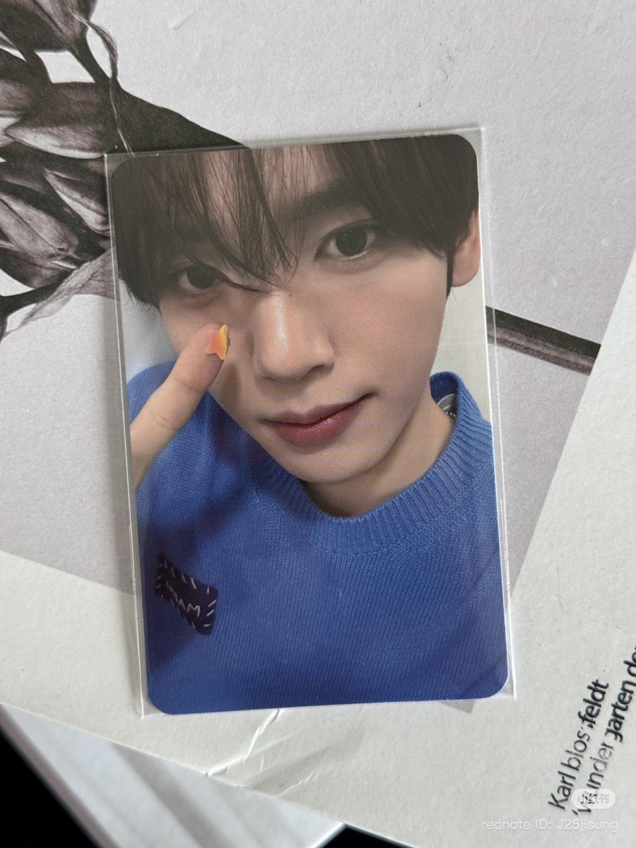 han yujin pics tweet media