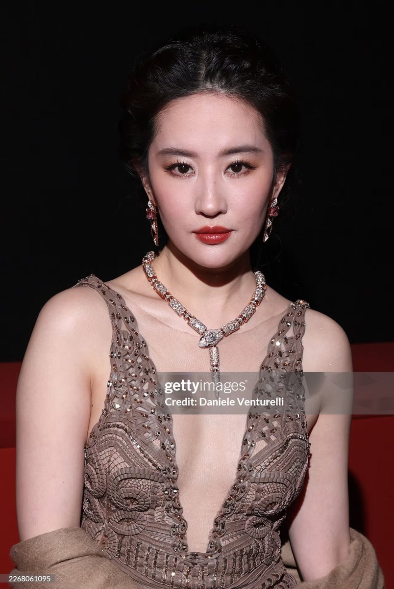 艳墨 Eros tweet media