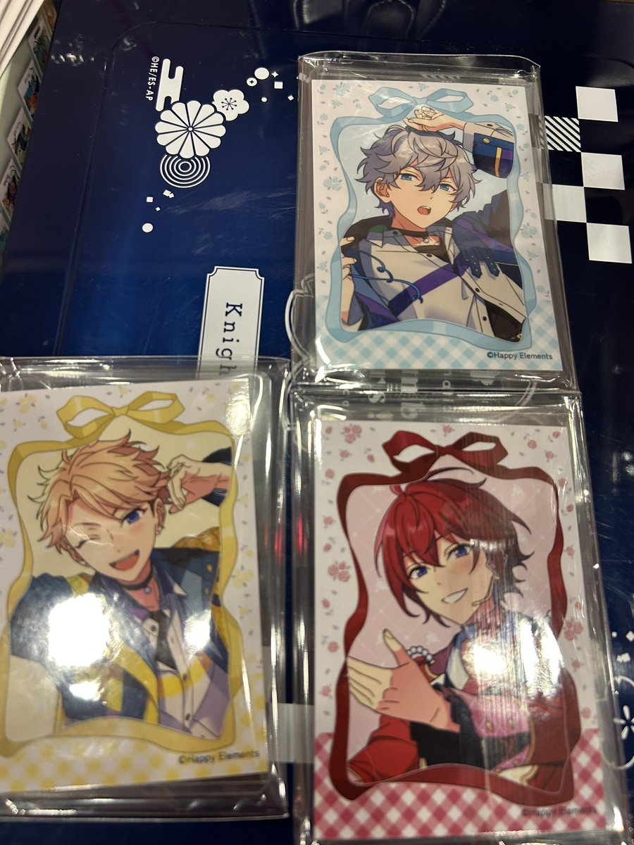 kirinogenei's tweet photo. 【交換】あんスタ ミニブロマイド＆硬質カードケース Knights 

譲）司、泉☆、嵐
求）レオ＞凛月

泉はレオとの交換最優先
本日24日池袋手渡し＞郵送

検索からもお気軽にお声掛けください！ https://t.co/zzVhCX0c7R