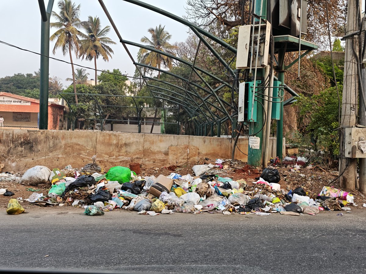 manojcs's tweet photo. @tv9kannada Garbage galore on 10th Cross Road, Hombegowda Nagar, Bengaluru. Garbage hasn't been cleared for the past few days. This stretch is also used as a public urinal. The stench is unbearable and is fast becoming a health hazard. Please report &amp; help the locality citizens. https://t.co/4q3f68K2ms