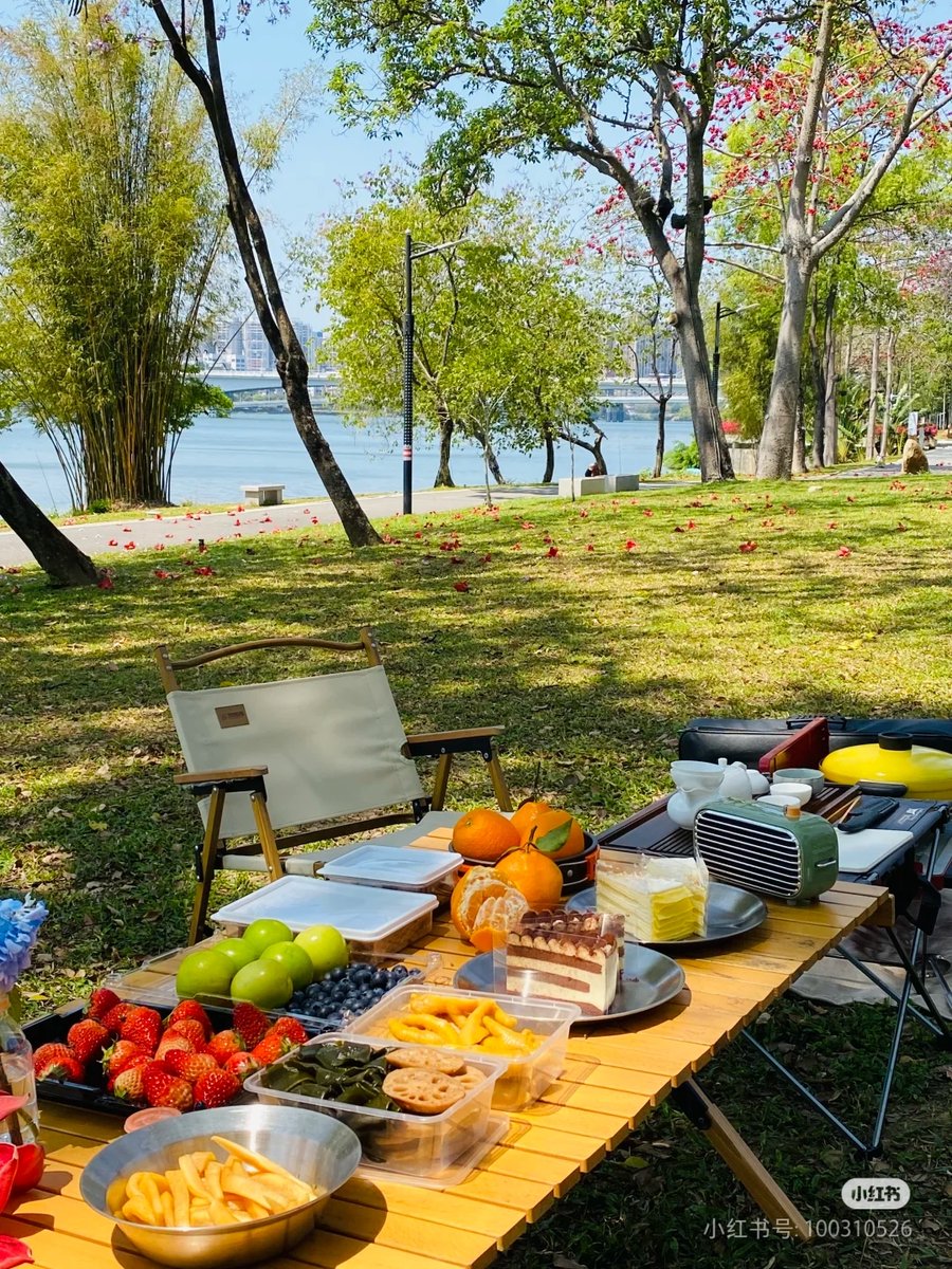 nikki dean tweet media