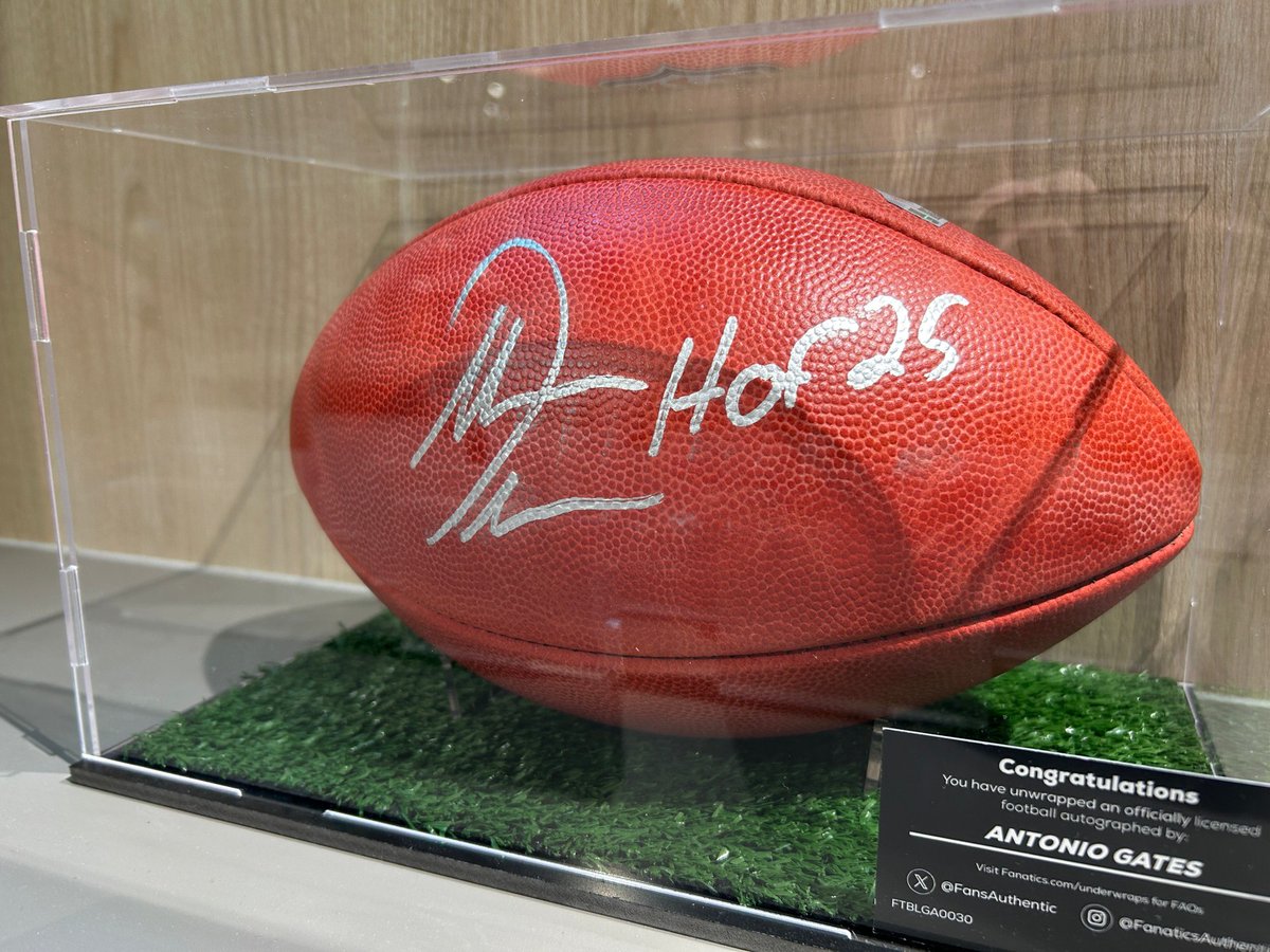 アントニオ・ゲイツ氏直筆サイン入りボール販売中です🏈 2003年に