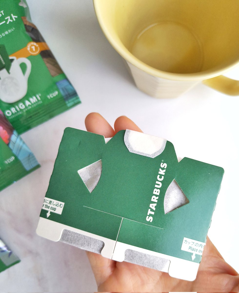 monitorfiro's tweet photo. @starbucks_j_cpg さまより
スターバックス オリガミ® をいただきました✨
カップにセットし
ゆっくりお湯を注ぐと
おうちがスターバックス®に
早変わり🎵
香ばしいアロマと
深い味わいで 
至福の時を過ごせます☕
アロマにかざして読む
オリガミレターもお気に入り💕
#オリガミでおうちスターバックス https://t.co/oYE3gZruQH