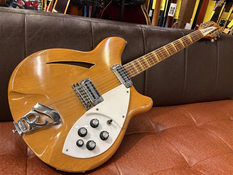 ishibashichamz's tweet image. 【中古】＃Rickenbacker / 360/12  Mapleglo 【お値下げ致しました！】

1966年製RICKENBACKER / 360/12  Mapleglo！
経年による色焼けやクラックなど使用感は感じられますが風格のある1本です！

貴重な12弦仕様となっておりますので是非この機会にご検討くださいませ！！