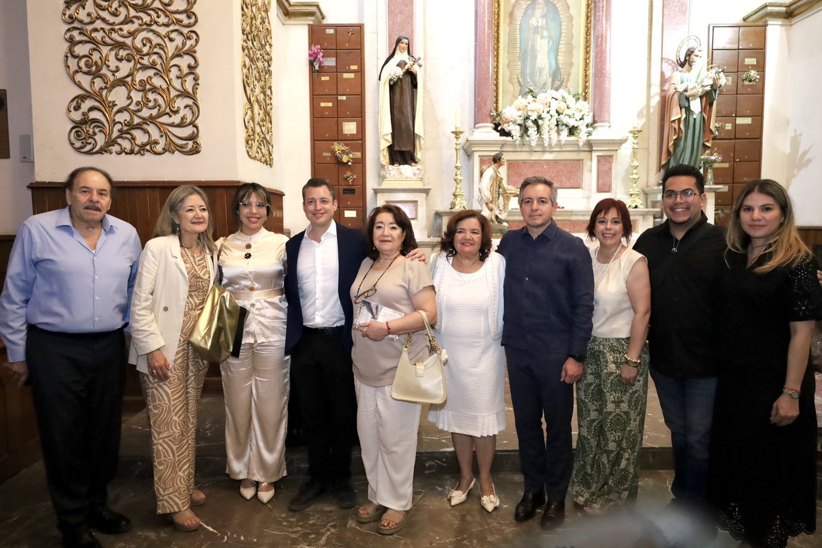 DelValleColosio's tweet photo. Desde Magdalena de Kino, donde la historia y la esperanza se cruzan, siguen presentes el legado y los valores de Luis Donaldo #Colosio Murrieta y Diana Laura Riojas Reyes. 🇲🇽 

En familia, recordamos que no solo viven en la memoria, viven en la gente, en las causas justas y en el anhelo de un #México más digno, más cercano y más humano.

Porque hay nombres que no se olvidan… se convierten en camino.