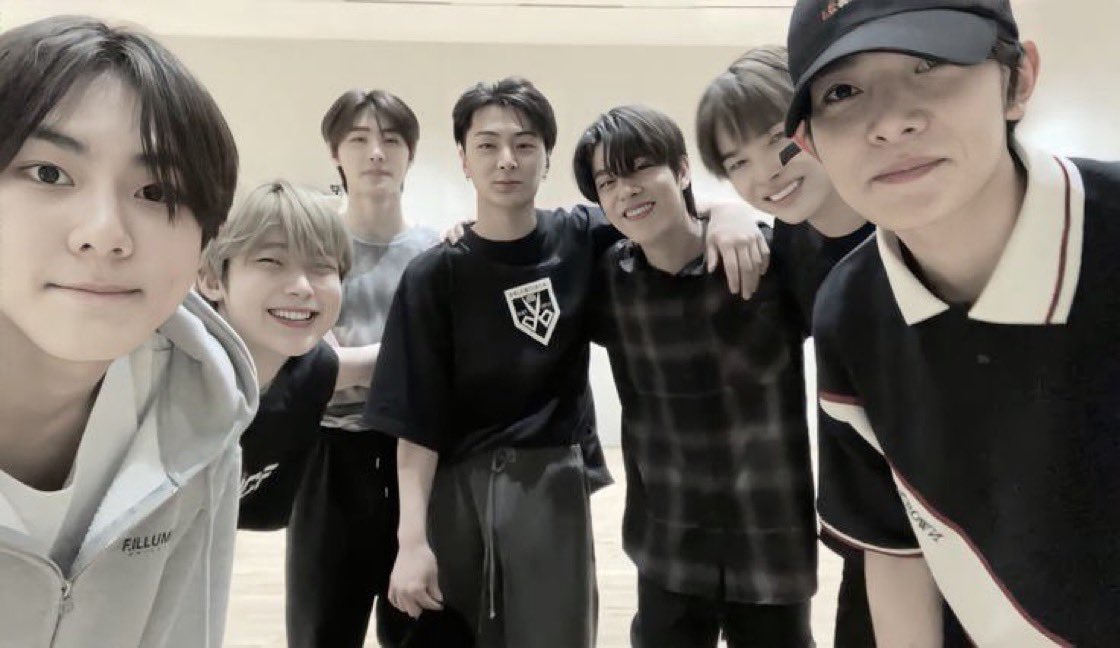 grey☁️ tweet media