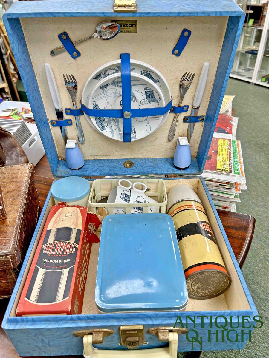 antiquesonhigh tweet media