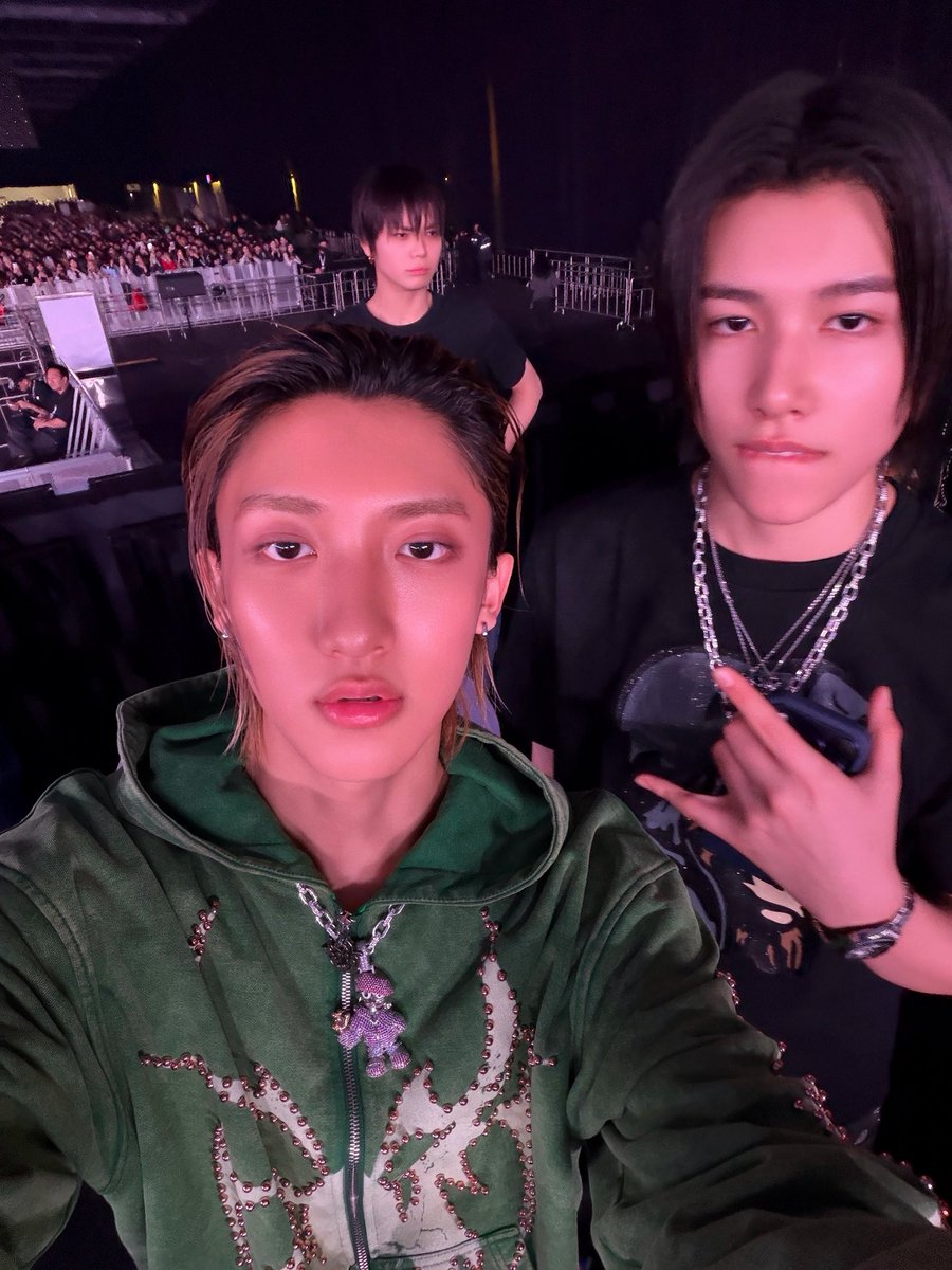 titi ♰ tweet media