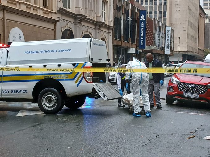 Man’s NOT Barry Roux tweet media