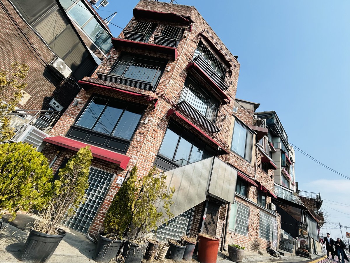 takac0720's tweet photo. 韓ドラのロケ地で有名な街

#梨泰院
#ソウル https://t.co/5c8ZNE56jo