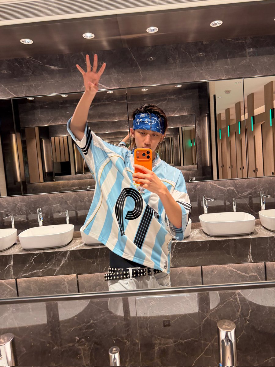 mic 𖣂 tweet media