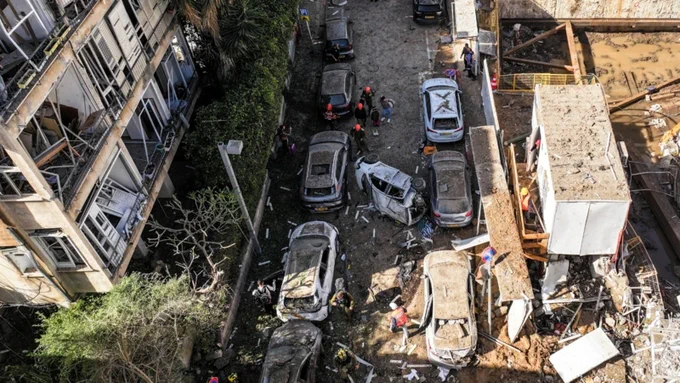 ارتش اسرائیل از اصابت موشک ها در مرکز خبر داد