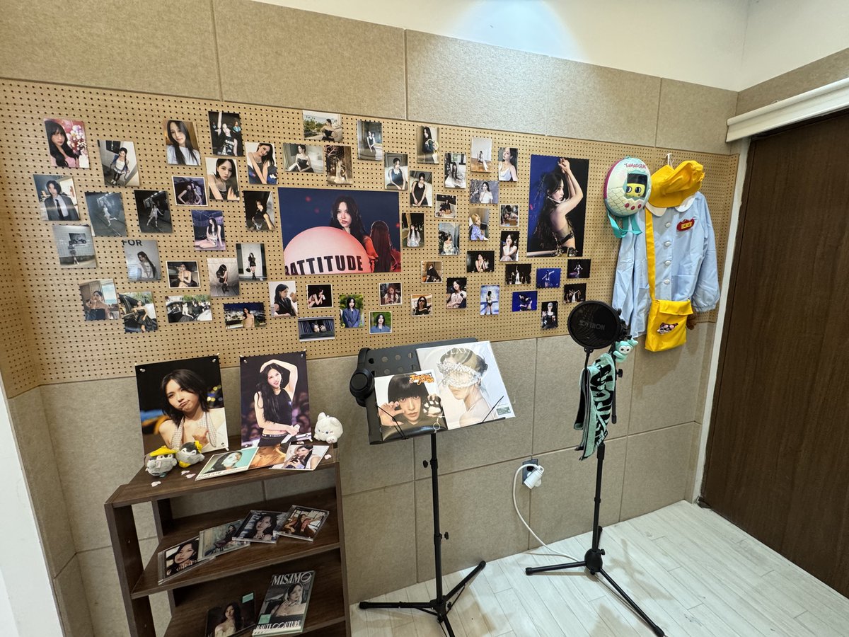 Look At Mi tweet media