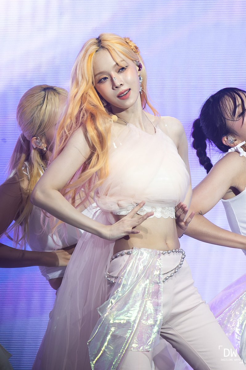 Winter #윈터 tweet media