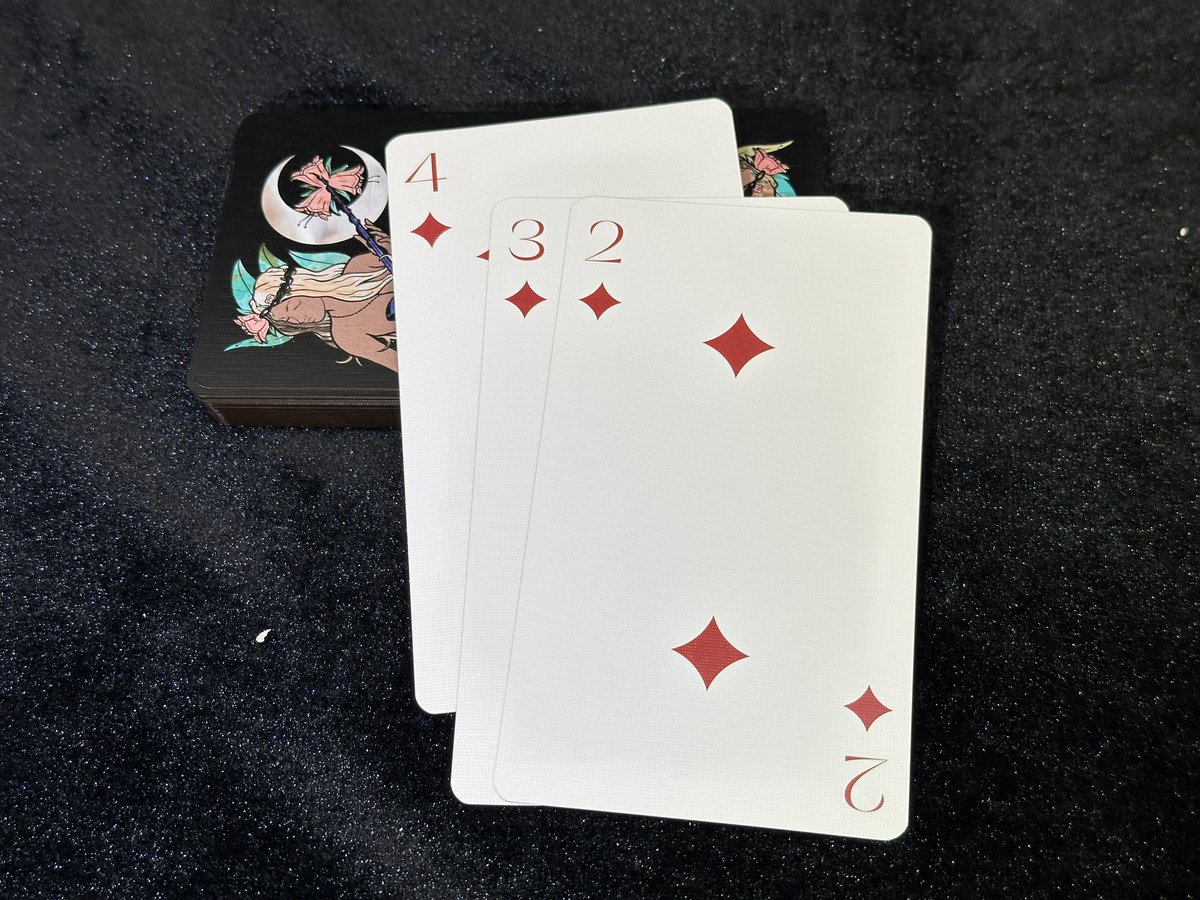EzraCard_com's tweet photo. Cardistry decks the size of Tarot cards
330gsm German black core paper, coated with Cardistry special oil.
Have you ever seen it?

#playingcards #Cardistry #printing #factory #EzraCard https://t.co/2X7X0MsNNX