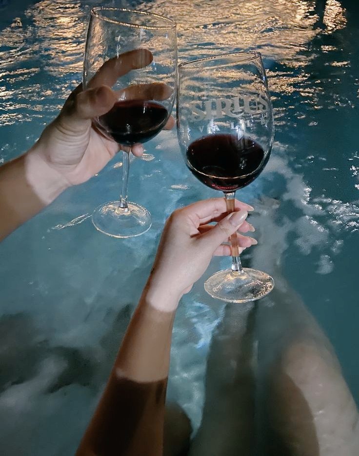 ㅤ
    ⚲   Raffles Istanbul Hotel
          24/3/2026 

Since we’re too lazy to go anywhere, we’re just spending time swimming at the hotel. Luckily, the pool is empty hihihi~
ㅤ