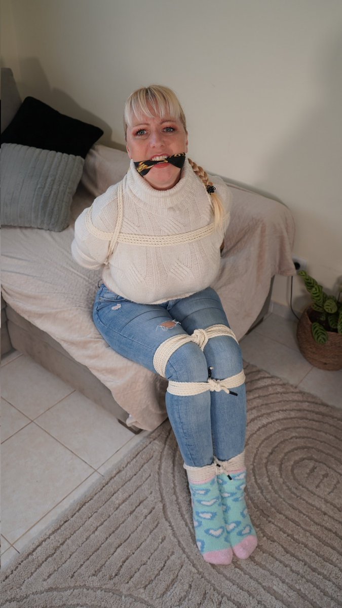 VictoriaC Bound & Gagged tweet media