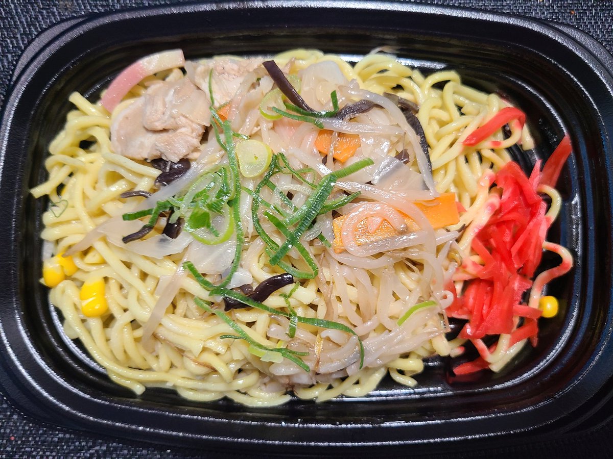 mozyakuma1's tweet image. 晩御飯は仕事で遅くなったので焼きちゃんぽんです🍜
今日もお疲れ様でした🙇‍♂️
#お弁当 #惣菜 #TRIAL #ちゃんぽん