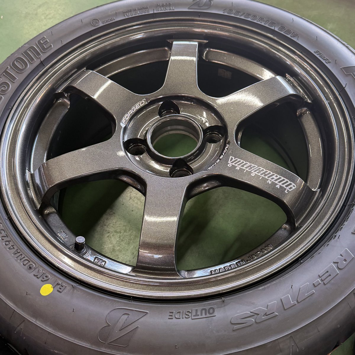 upnagaoka's tweet photo. 走りの質を変える「黄金のコンビネーション」用意しました‼️

【中古美品】RAYS TE37
6.5Jx15+36 100-4H

【新品】POTENZA RE-71RS
195/50R15

シビック(EG/EK)、ロードスター(NA/NB)など😍

4本税込229,900円
1点限りの販売です🔥 https://t.co/JuRwcYmZaa