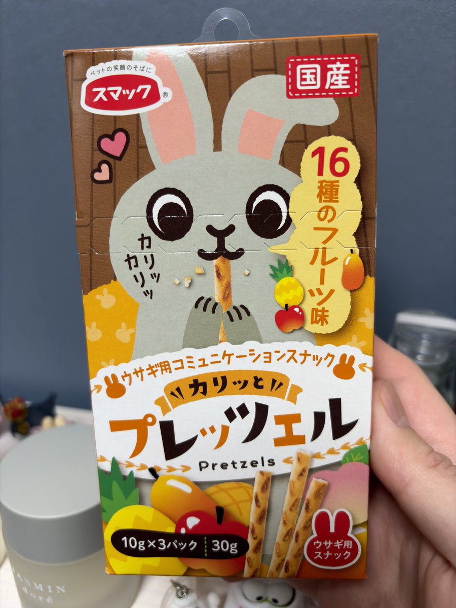 よるの tweet media