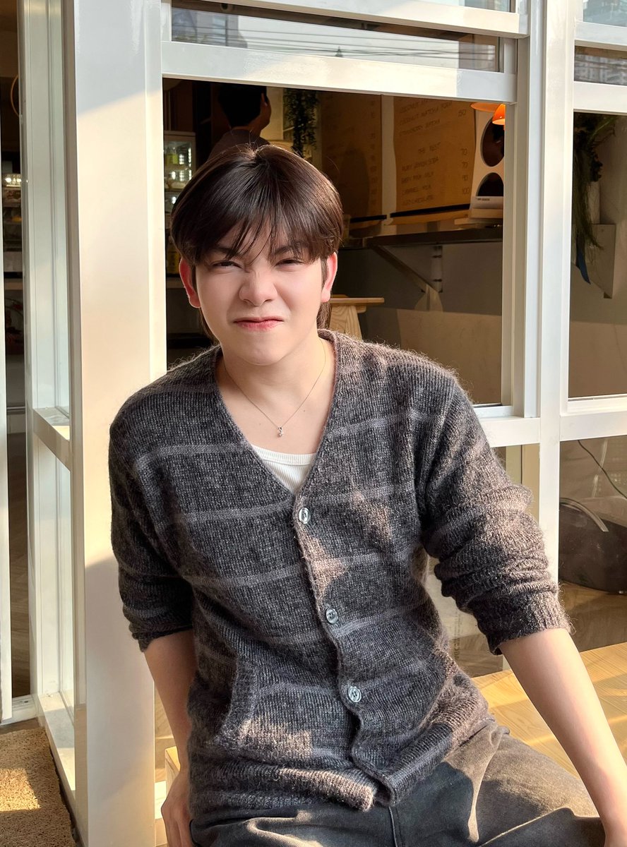 BUGDanuphop's tweet photo. Chillin’ with a drink and a smile🥤🌞 #BUGDanuphop https://t.co/RWguC1kHsq