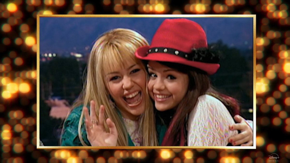 DisneyBeat101's tweet image. Selena Gomez and Miley Cyrus in the Hannah Montana 20th Anniversary Special.