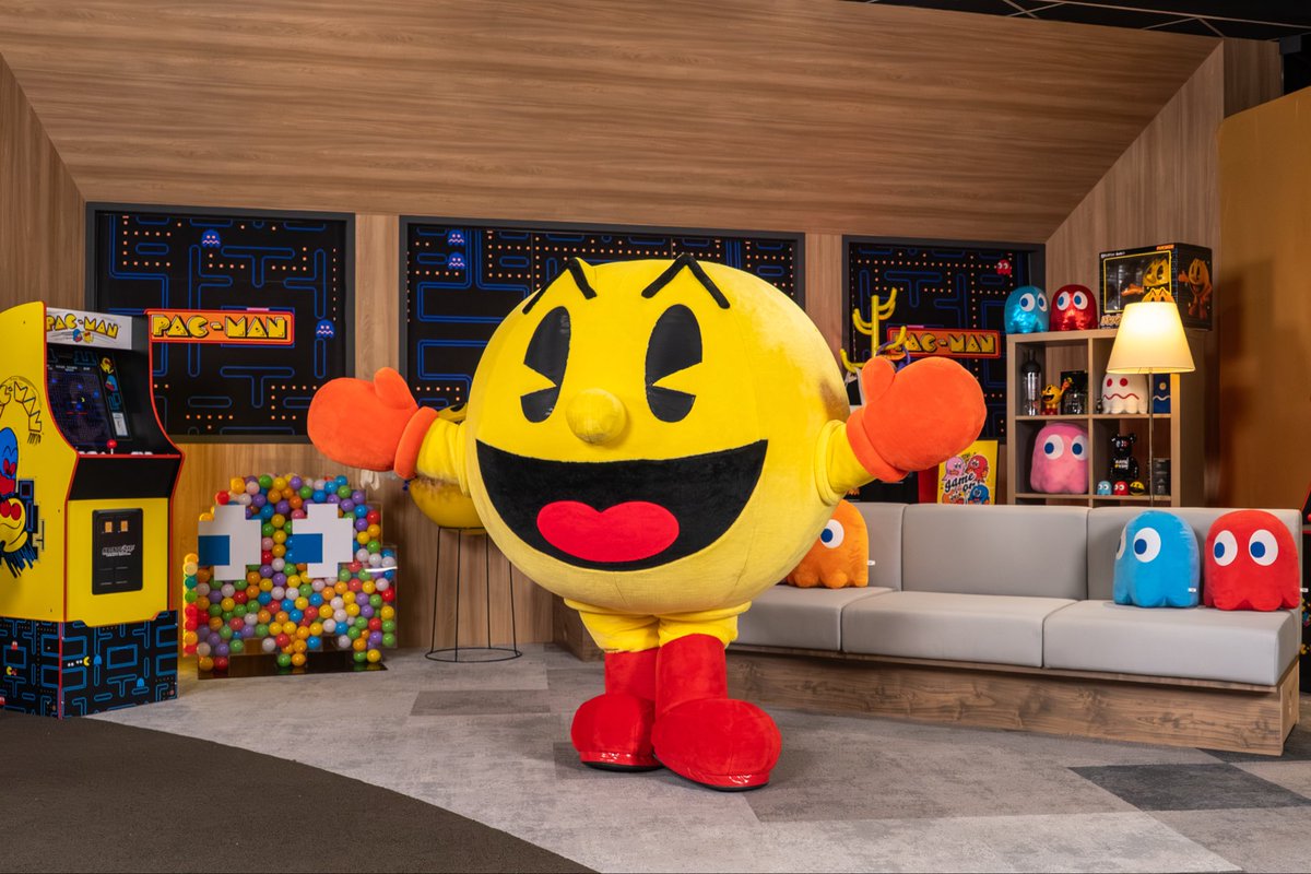 BNEI_PACMAN_JP's tweet image. パックマンに会いに、3人のゲストが来てくれました♪
その様子をバンダイナムコエンターテインメント公式YouTubeチャンネルで明日公開予定✨

お楽しみに👀
#pacman