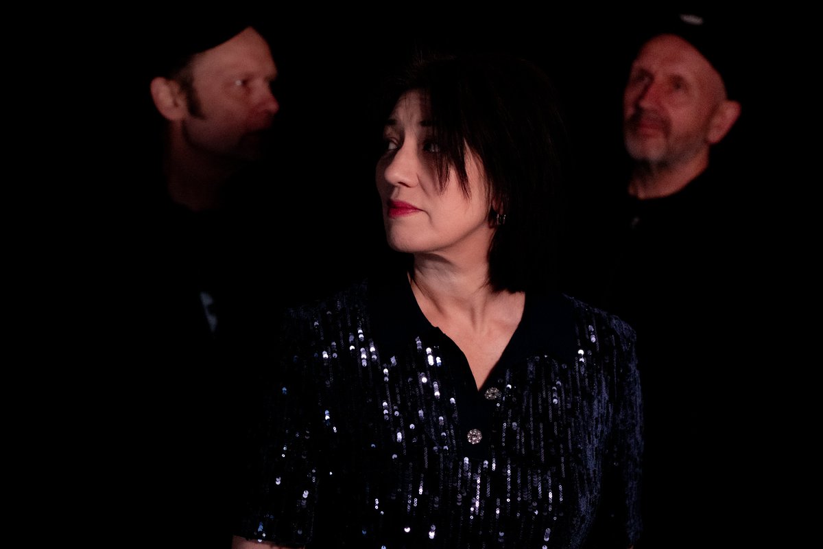 Miki Berenyi tweet media