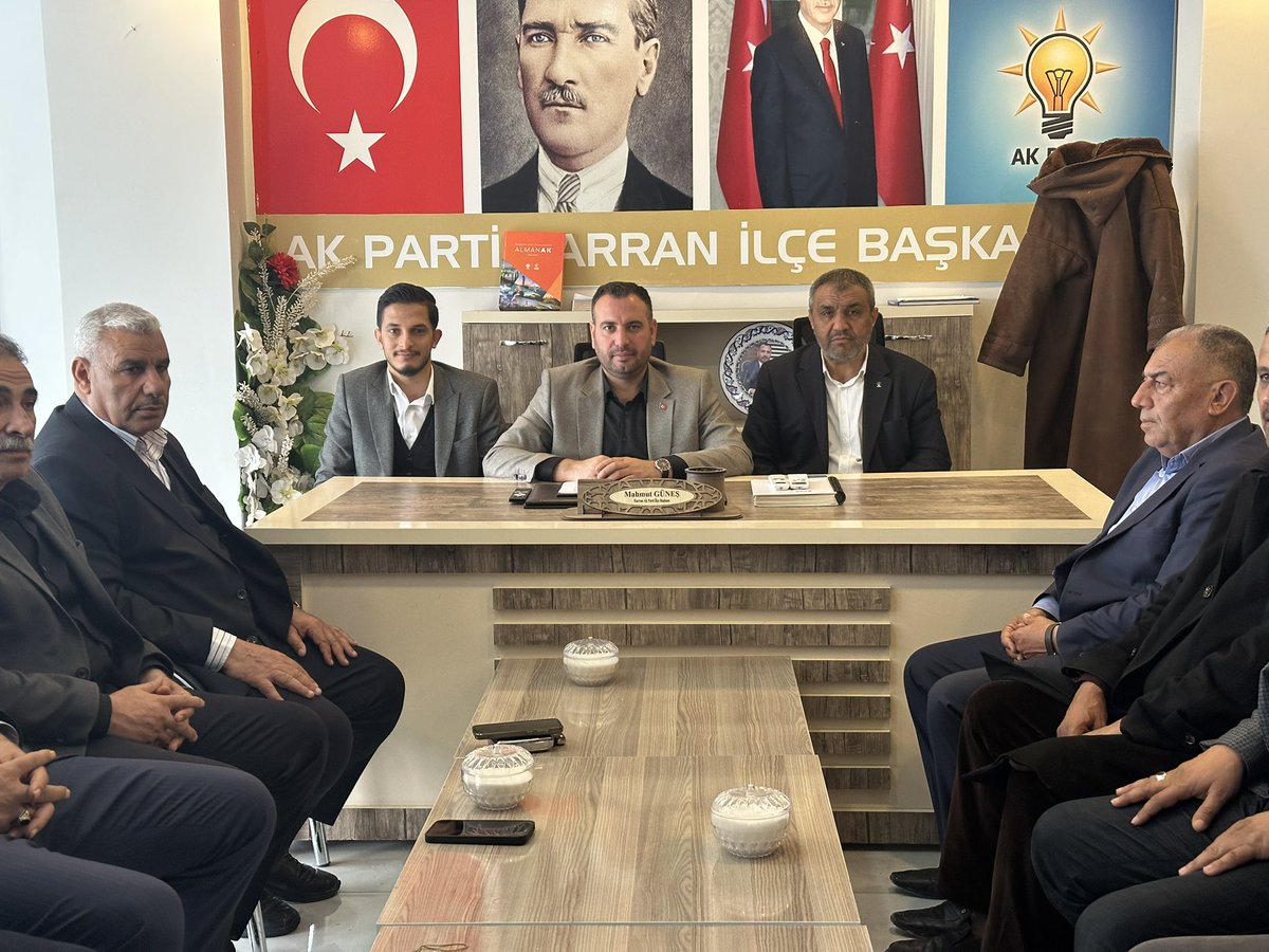 mahmutgunes_63's tweet photo. 📍 Harran Ak Parti İlçe Başaknlığı 

İlçe koordinatörümüz Mehmet Emin Ak , Gençlik kolları başkanımız Hakan ışık ve yönetim kurulu üyelerimiz ile birlikte haftalık yönetim kurulu toplantımızı gerçekleştirdik.
Toplantımız hayırlara vesile olsun.

#AKparti
#ReceptayyipErdoğan 
#Bekirbozdağ
#Ahmetbüyükgümüş
#MehmetIlhamiGünbegi
#HikmetBaşak
@SbrKnk