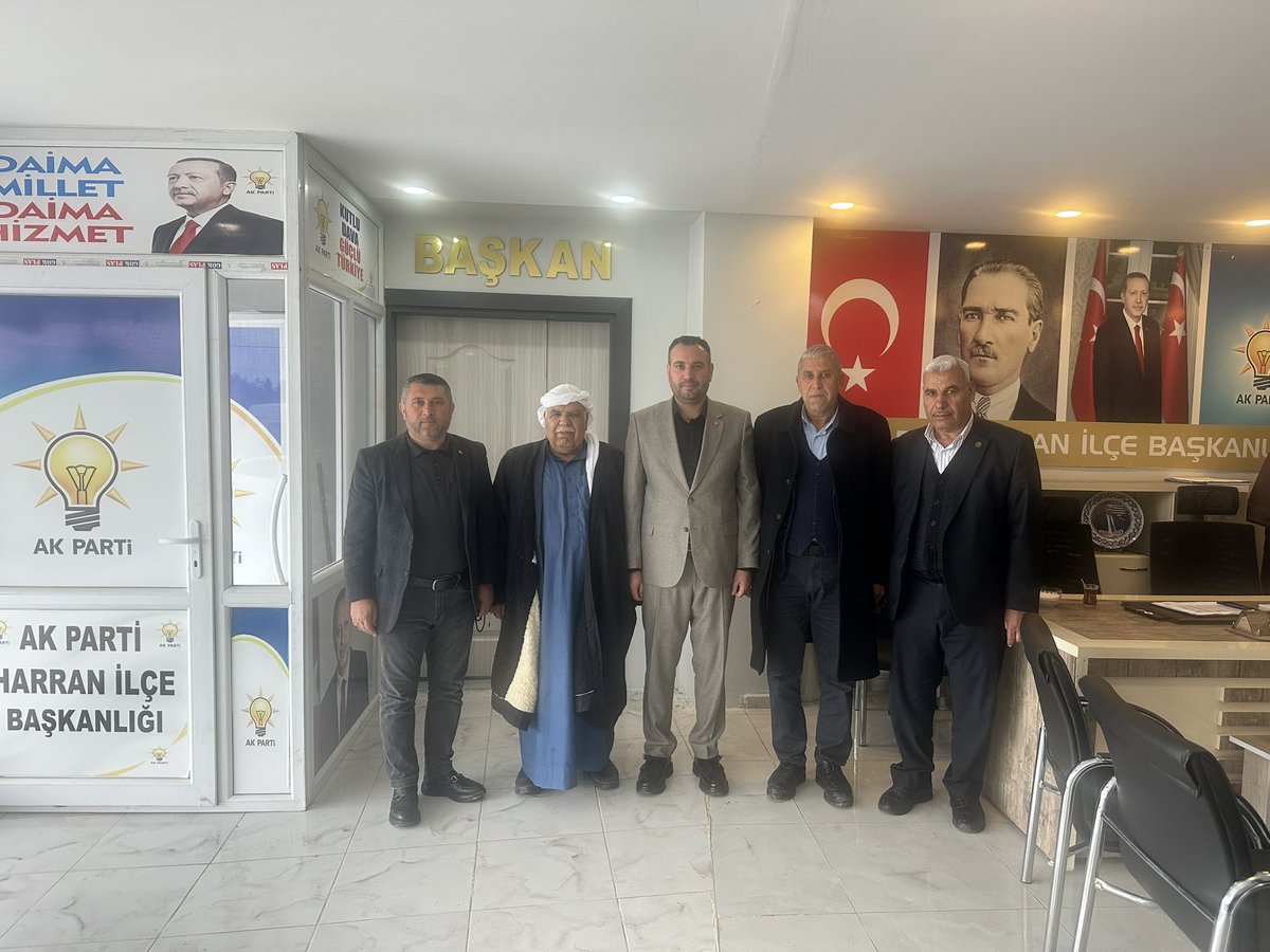 mahmutgunes_63's tweet photo. 📍 Harran Ak Parti İlçe Başaknlığı 

İlçe koordinatörümüz Mehmet Emin Ak , Gençlik kolları başkanımız Hakan ışık ve yönetim kurulu üyelerimiz ile birlikte haftalık yönetim kurulu toplantımızı gerçekleştirdik.
Toplantımız hayırlara vesile olsun.

#AKparti
#ReceptayyipErdoğan 
#Bekirbozdağ
#Ahmetbüyükgümüş
#MehmetIlhamiGünbegi
#HikmetBaşak
@SbrKnk