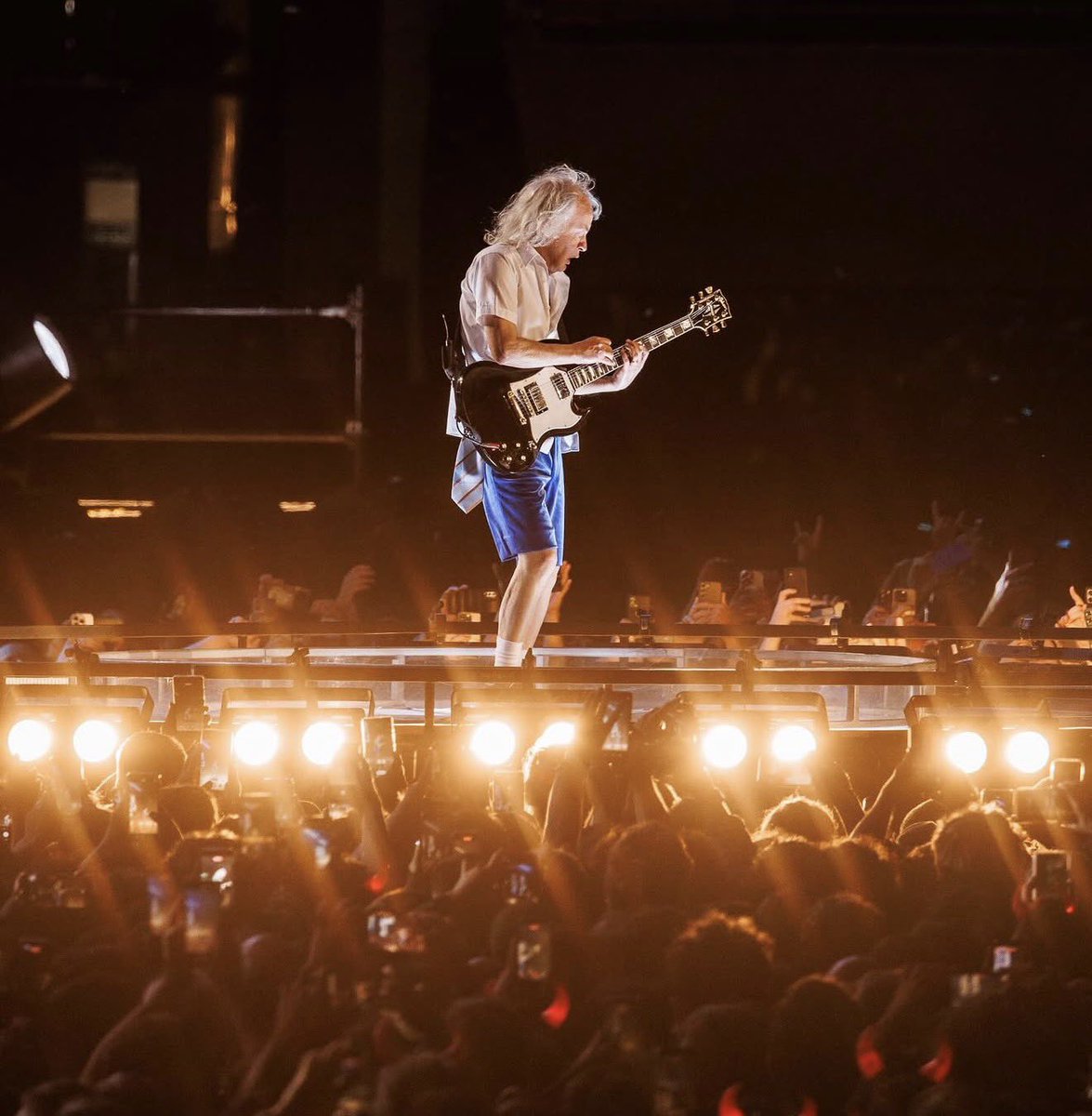 maricelcintya's tweet image. Llenamos el primer River de #acdc de cuernitos!