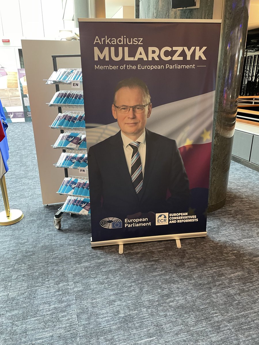 sandersmitwzn's tweet image. In the European Union we need more civic courage to stand up against #antisemitism. 

Today our colleague MEP @arekmularczyk launches a very relevant exposition in Parliament about Poles, clergy and laymen alike, who saved their Jewish compatriots and neighbours in World War II -