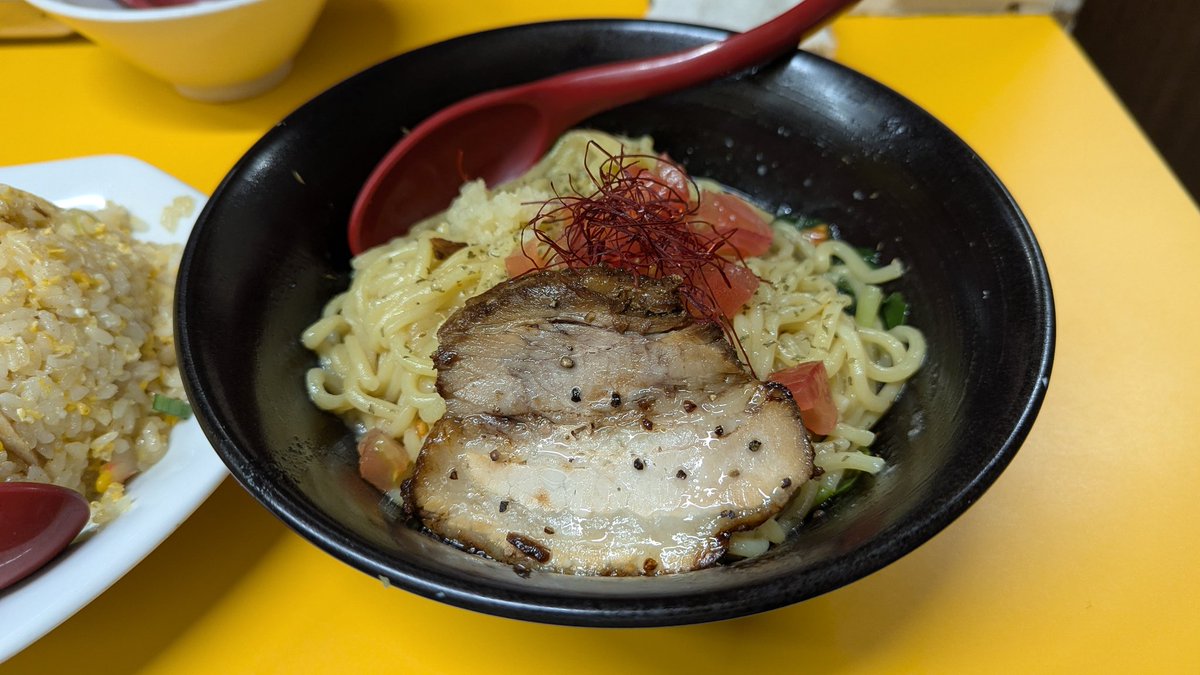 rarlzh's tweet photo. 先週末に久しぶりに食べたっ
限定は相変わらず意外性があって美味しい（笑）
#大友食堂 https://t.co/yEmKzVV3oE