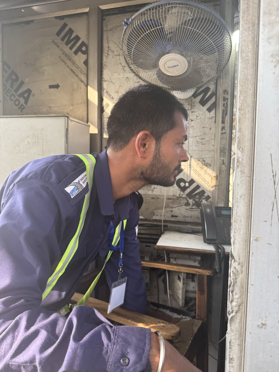 sklko's tweet photo. Ronahi Ayodhya toll run by IRB is very badly managed. I kept waiting for 30 minutes as the operator was not able to clear the vehicle ahead of me. NHAI must take action against this company. https://t.co/iKhsXx4X22