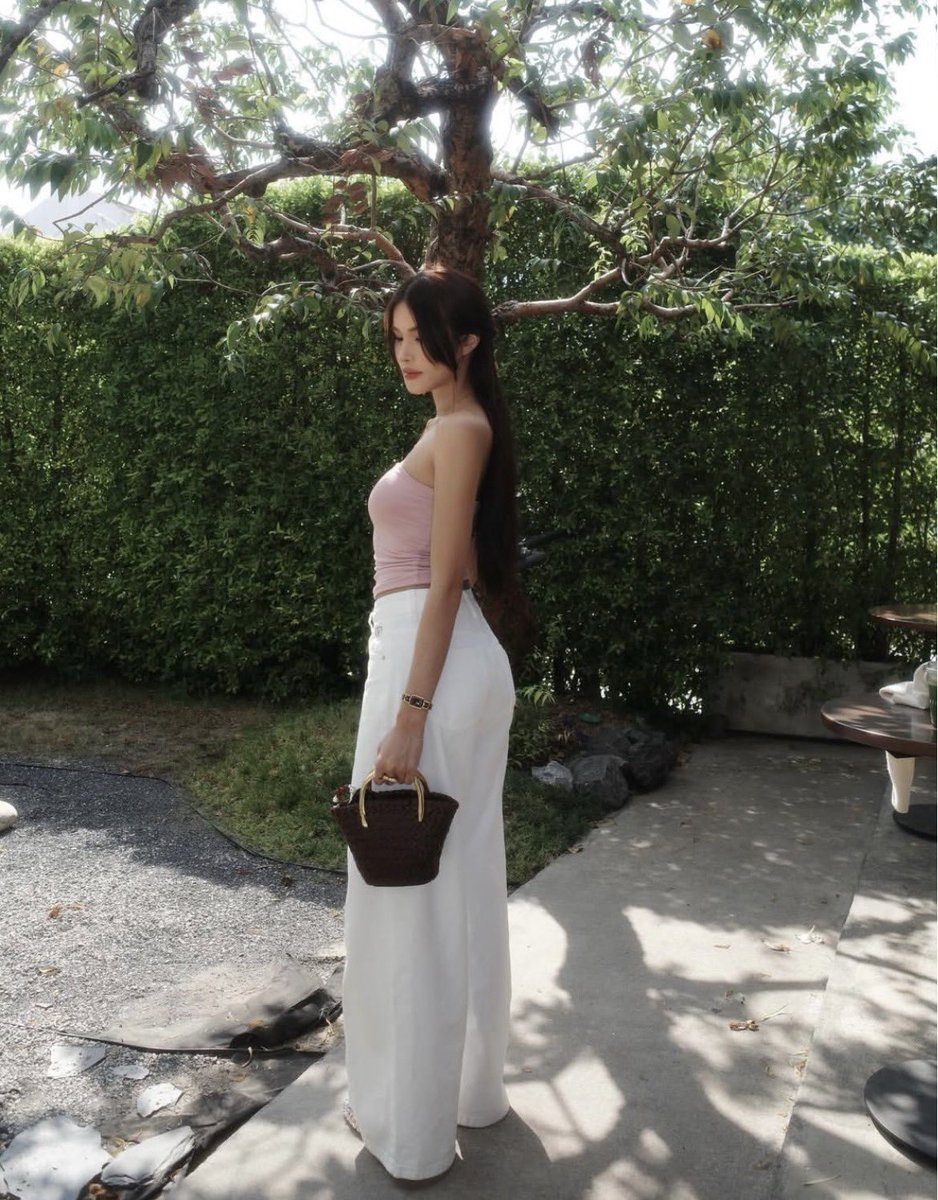 Trending for Aoomtwp tweet media