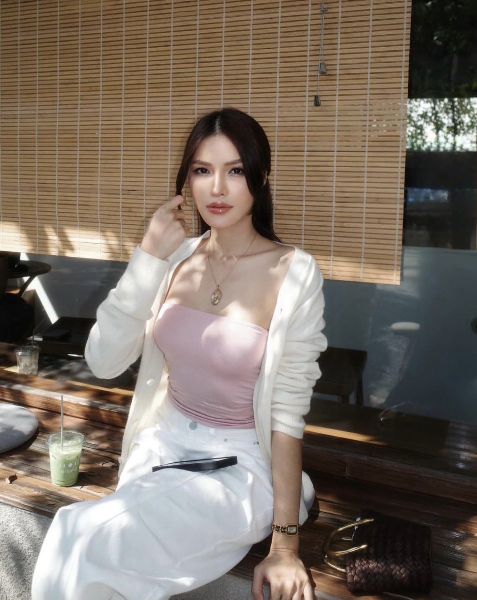 Trending for Aoomtwp tweet media