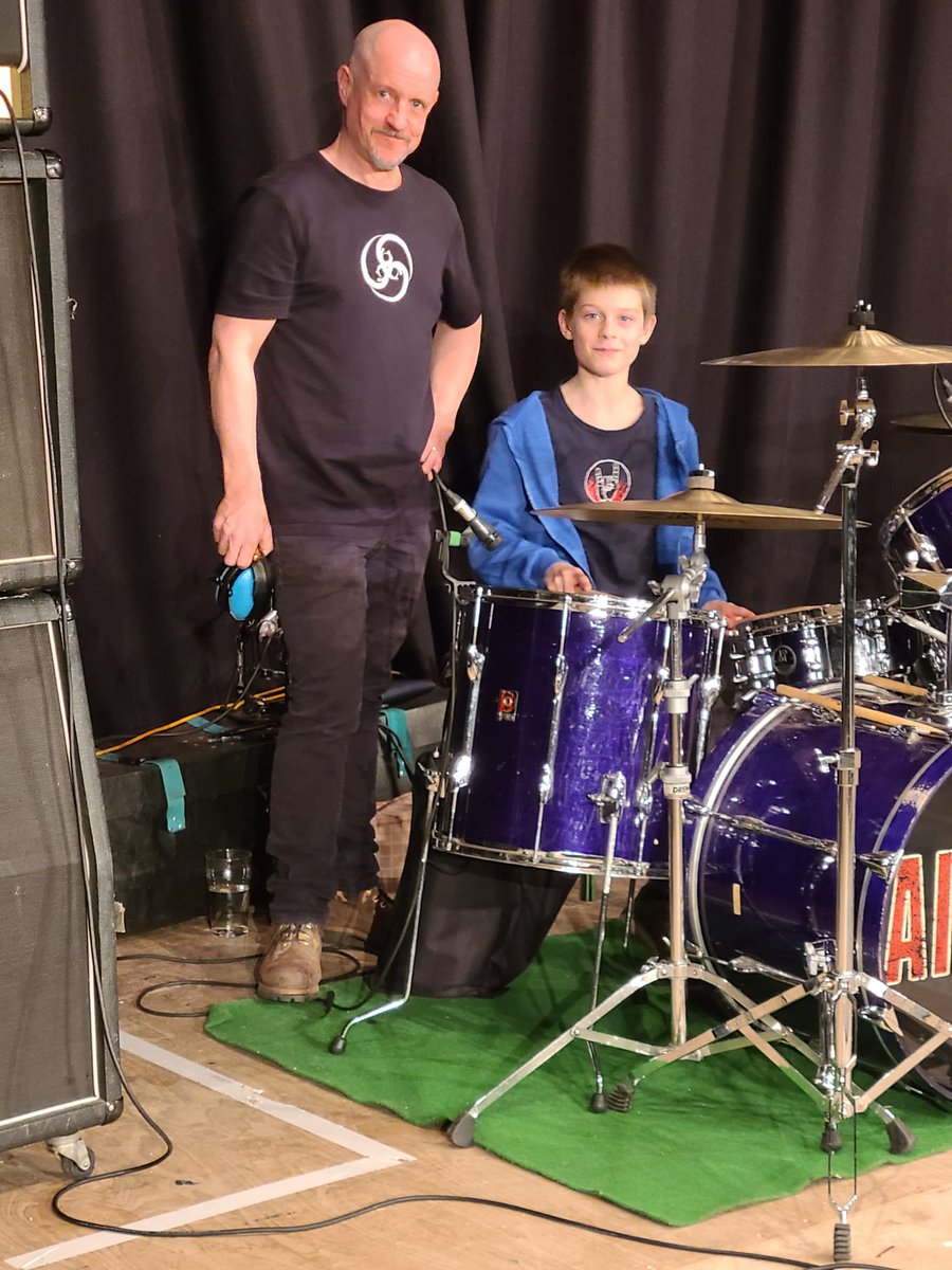 ChrisFielden's tweet photo. Me and Zac, making sure my kit is prepped and ready to rock at the Somerset Hall ❤ https://t.co/VeoEKhpEU5